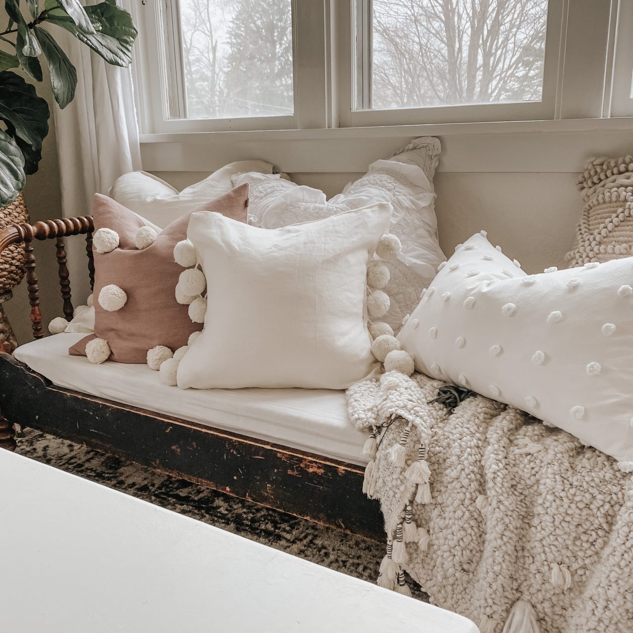 DIY Pom Pom Pillow